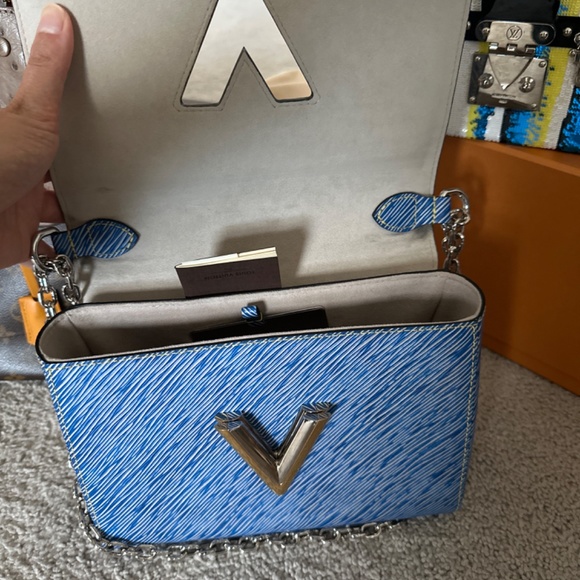 Louis Vuitton twist purse - Picture 3 of 4